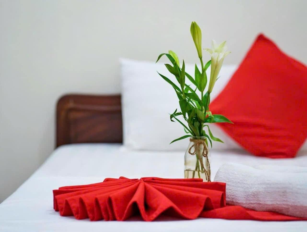 Khach San Giao Thong Hotel Hanoi Exterior foto